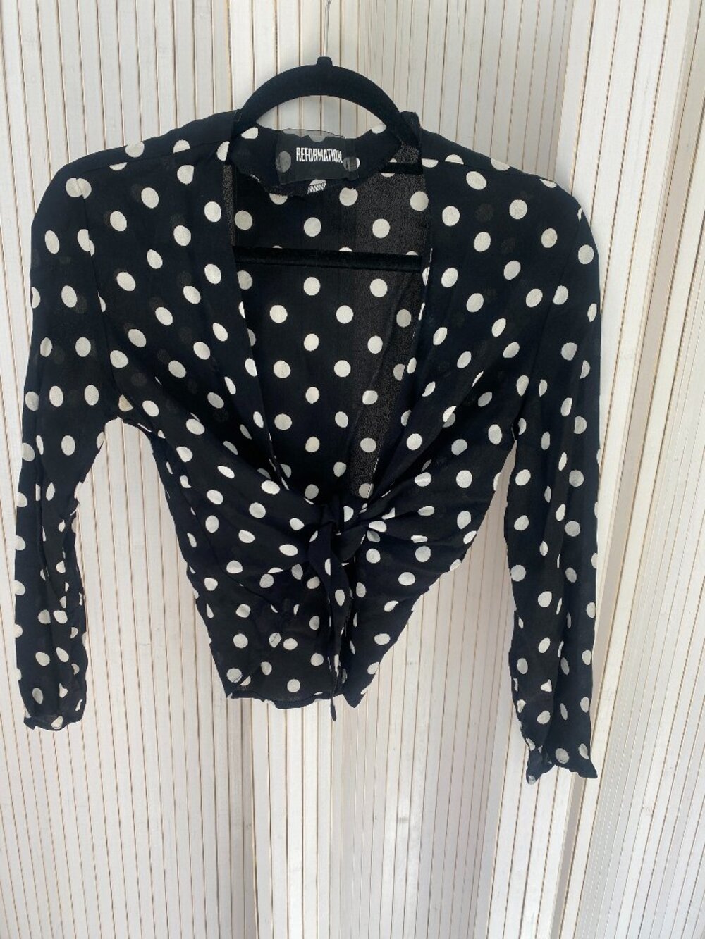 REFORMATION POLKA DOT TIE FRONT TOP SIZE XS: 100% VISCOSE
